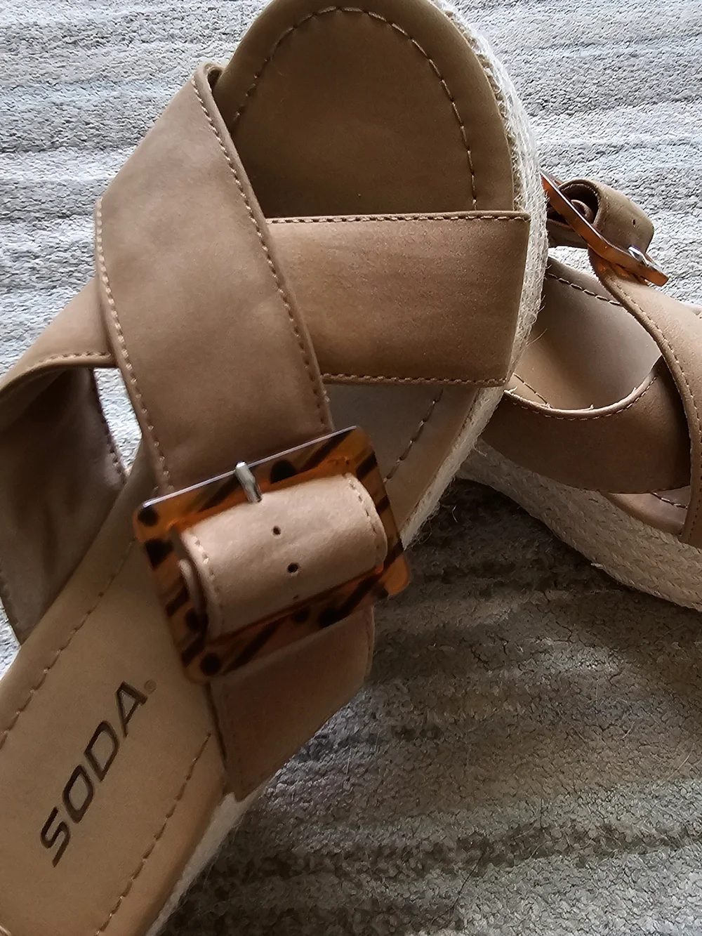 SODA Women's Tan Espadrille Platform Sandals with Tortoiseshell Buckle Size 7.5